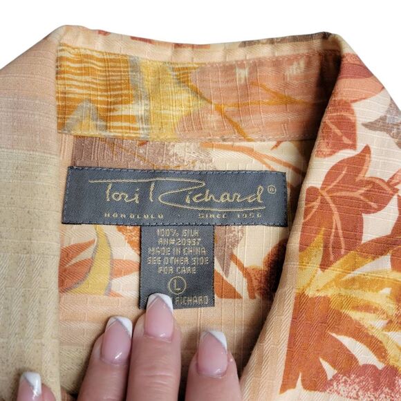 Tori Richard Silk Hawaiian Shirt in Neutral Tones Short Sleeve Button Down - Picture 4 of 7